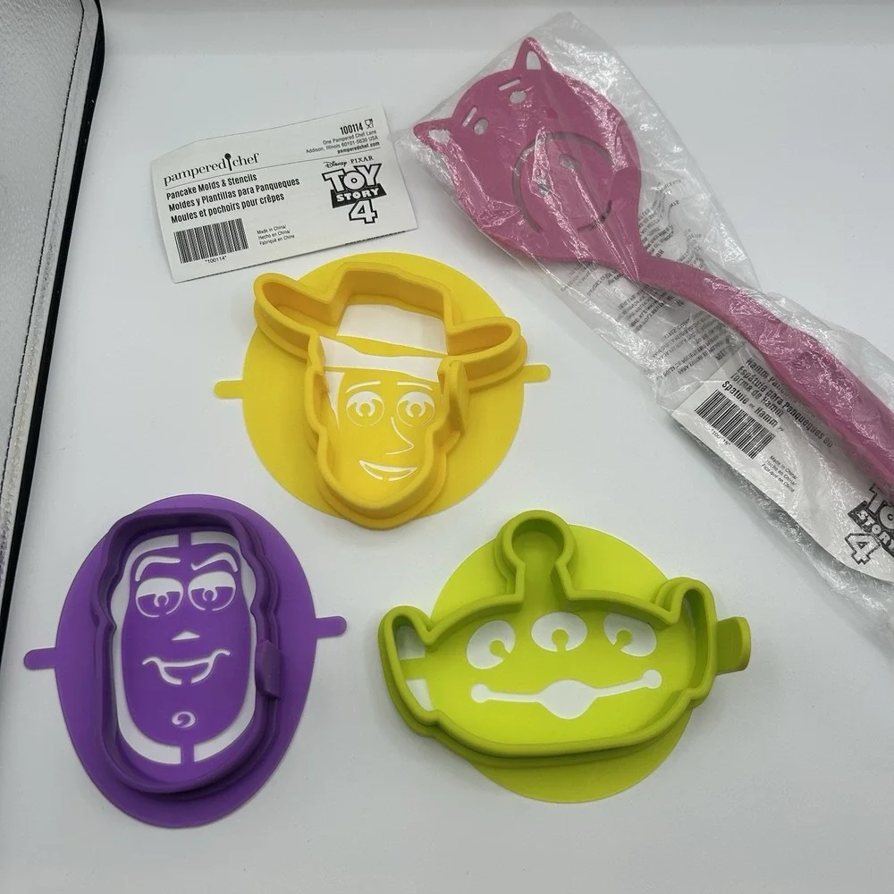 Pampered Chef Toy Story Pancake Mold And Stencils With Flipper Hamm